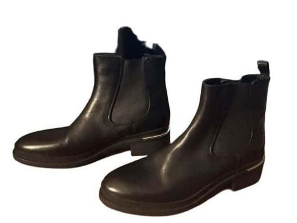 Kenneth Cole Emma 2.0 Chelsea Boot Size 9.5 Black Leather - Picture 2 of 6